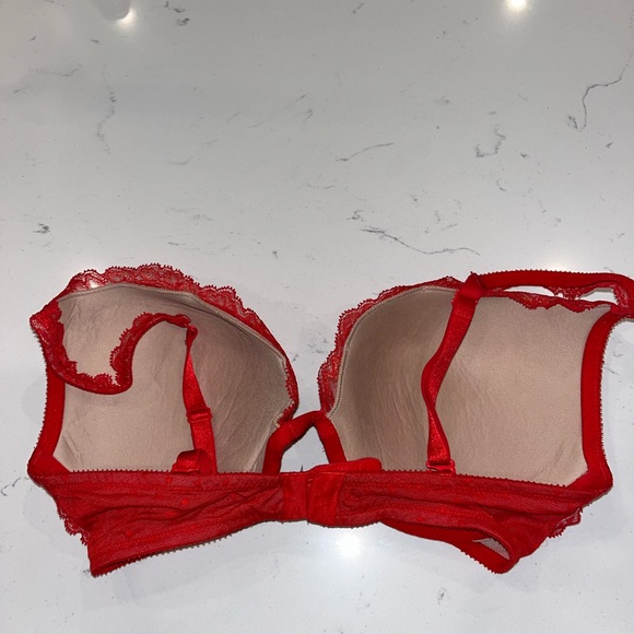 Victoria’s Secret 34DD push up bra for sale ❤️ - Picture 2 of 3